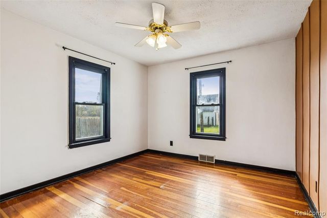 9710 E Newburg Road, Durand, MI 48429