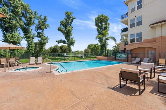 680 Camino De La Reina 2201, San Diego, CA 92108