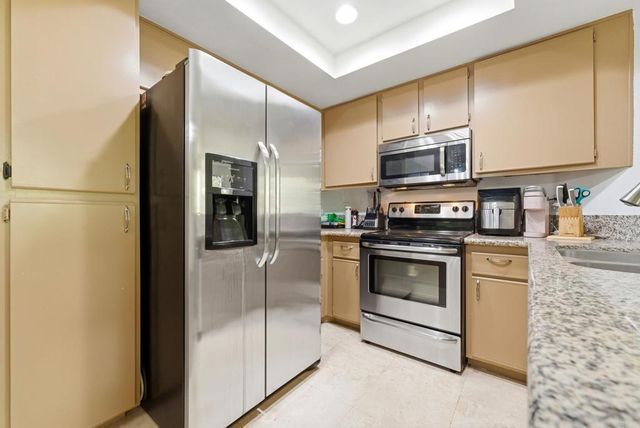 680 Camino De La Reina 2201, San Diego, CA 92108