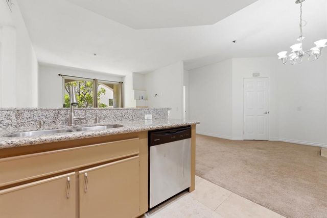 680 Camino De La Reina 2201, San Diego, CA 92108