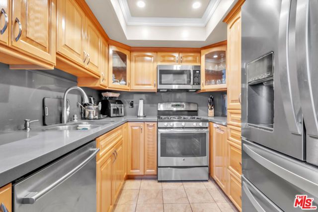 14610 Erwin Street 211, Los Angeles, CA 91411