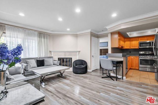 14610 Erwin Street 211, Los Angeles, CA 91411