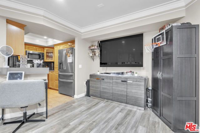 14610 Erwin Street 211, Los Angeles, CA 91411