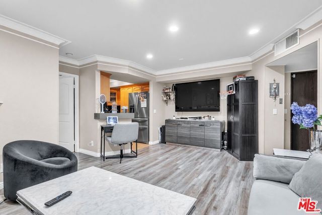 14610 Erwin Street 211, Los Angeles, CA 91411