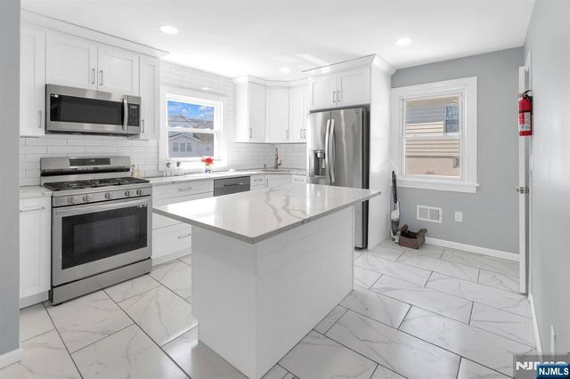 29 Stansfield Place, North Haledon, NJ 07508
