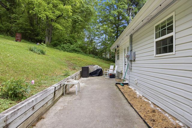 309 W Schmitt Road, Rossville, GA 30741