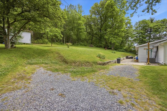 309 W Schmitt Road, Rossville, GA 30741