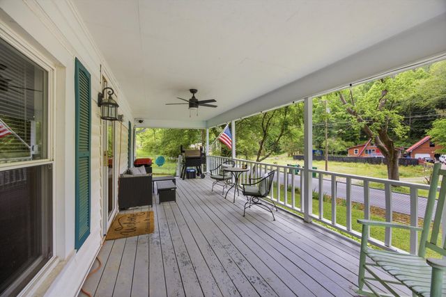 309 W Schmitt Road, Rossville, GA 30741