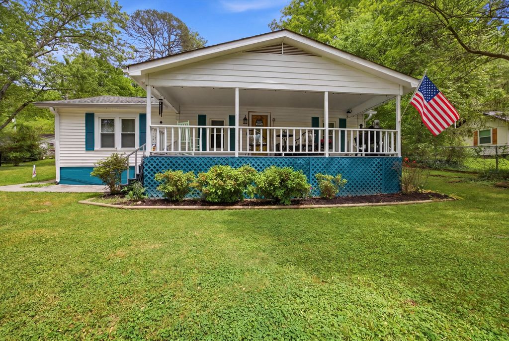 309 W Schmitt Road, Rossville, GA 30741