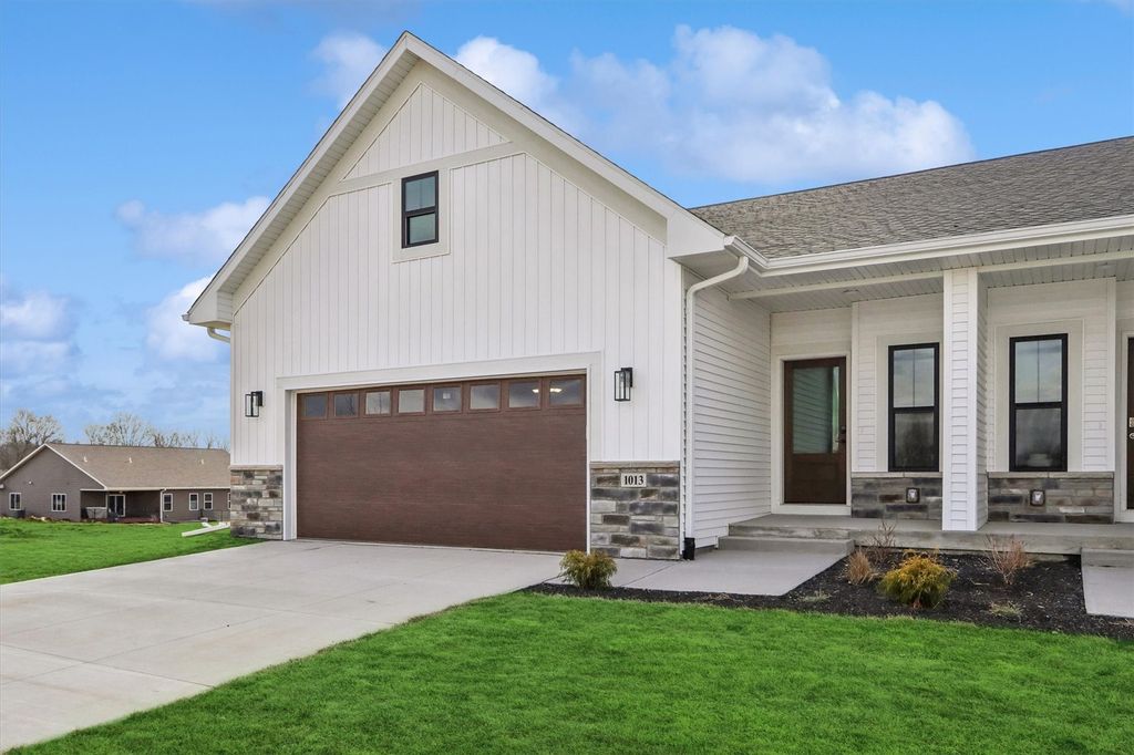 1013 Highland Trail, Solon, IA 52333
