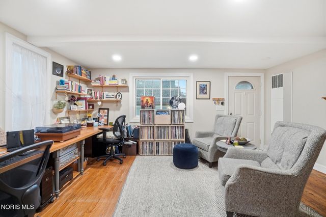 3324 Darlington Road, Ottawa Hills, OH 43606