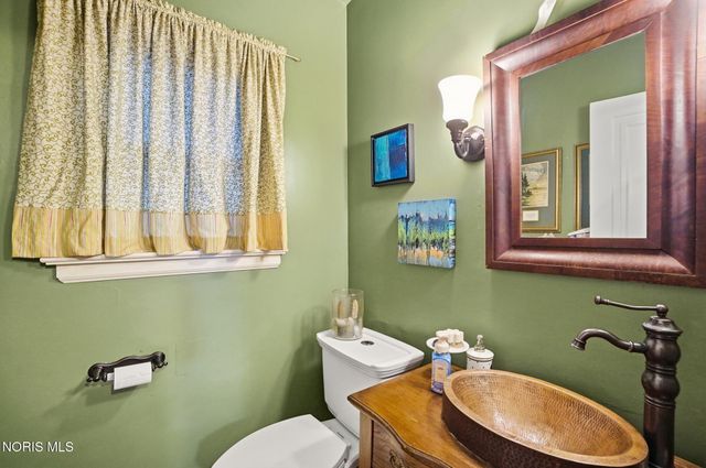 3324 Darlington Road, Ottawa Hills, OH 43606