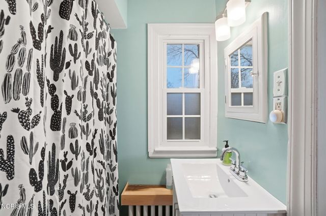 3324 Darlington Road, Ottawa Hills, OH 43606