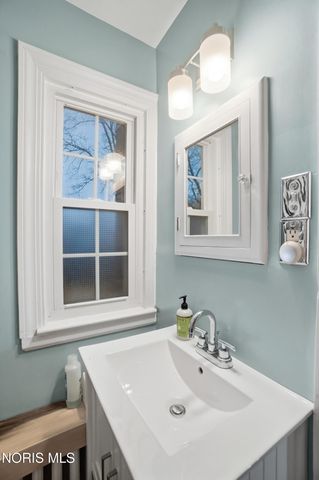 3324 Darlington Road, Ottawa Hills, OH 43606