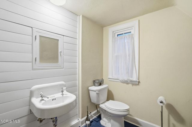 3324 Darlington Road, Ottawa Hills, OH 43606