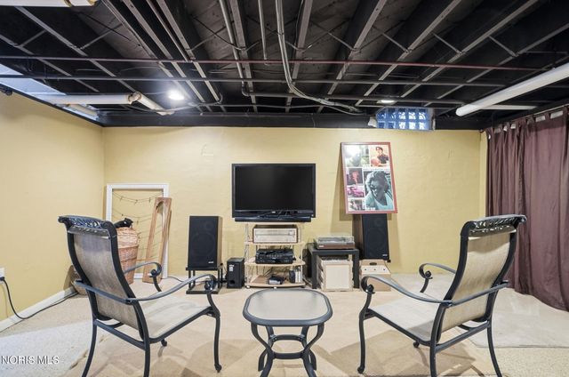 3324 Darlington Road, Ottawa Hills, OH 43606