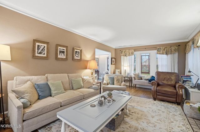 3324 Darlington Road, Ottawa Hills, OH 43606