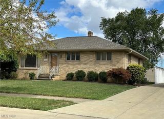 9912 Richard Drive, Brooklyn, OH 44144