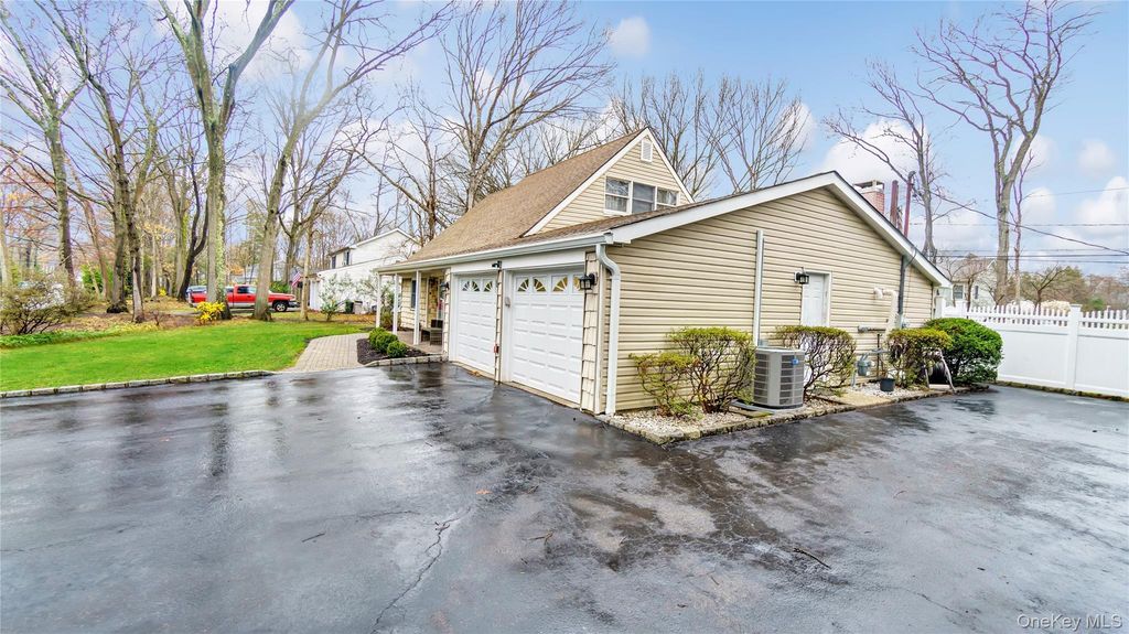 33 Spencer Lane, Stony Brook, NY 11790 — photo 4