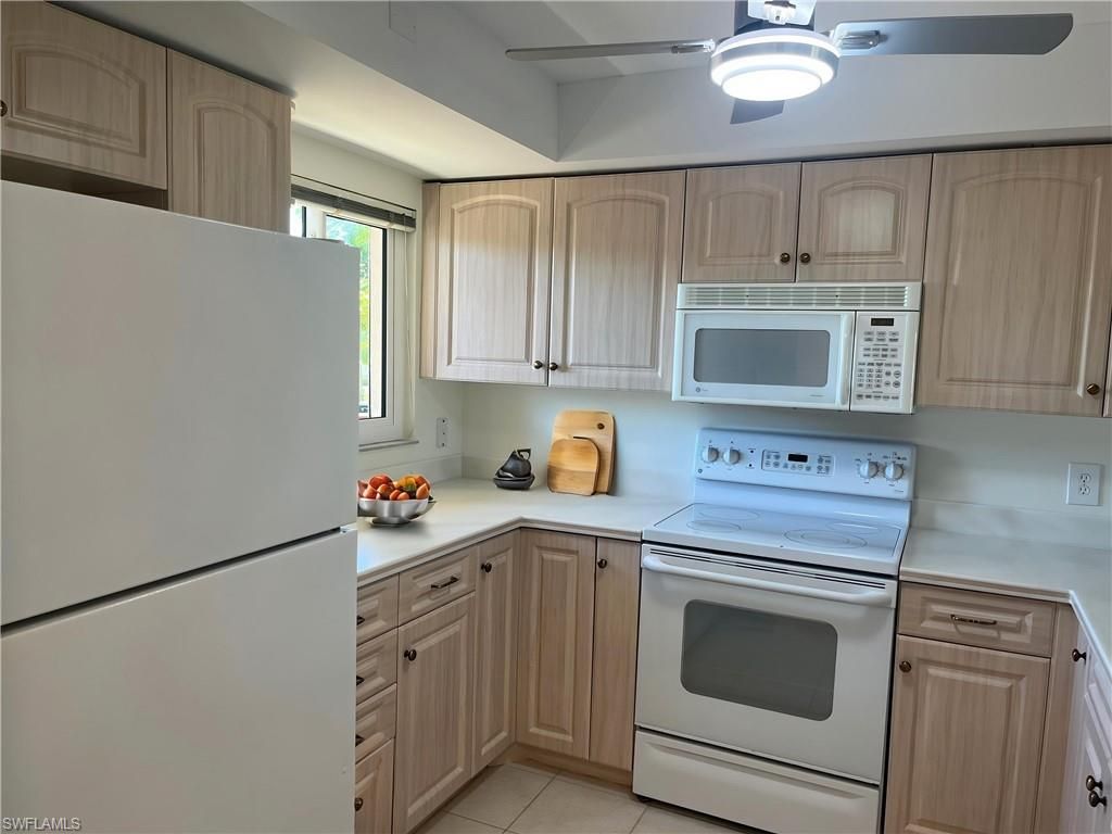 7402 Lake Breeze DR 202, FORT MYERS, FL 33907 — exterior