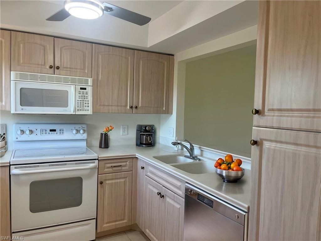 7402 Lake Breeze DR 202, FORT MYERS, FL 33907 — photo 2