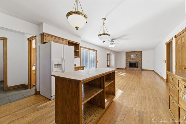 2N879 Howard Road, Maple Park, IL 60151