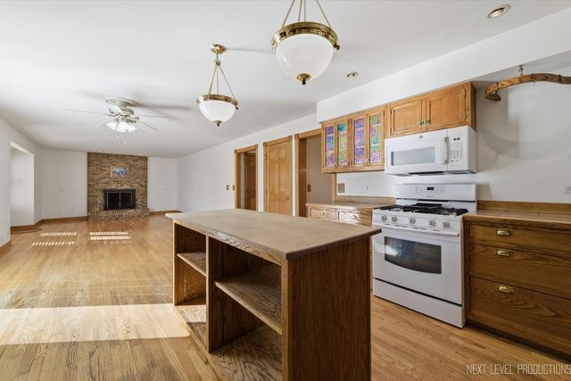 2N879 Howard Road, Maple Park, IL 60151