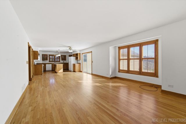 2N879 Howard Road, Maple Park, IL 60151