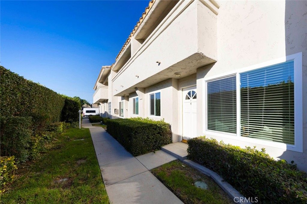 11324 215th 4, Lakewood, CA 90715 — exterior