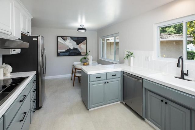 1520 Awalt Court, Los Altos, CA 94024