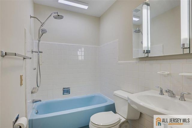 6 Waller Court, South Brunswick, NJ 08824