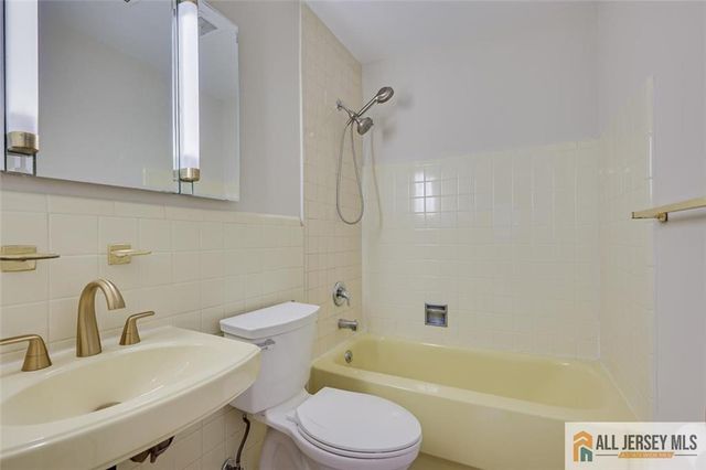 6 Waller Court, South Brunswick, NJ 08824