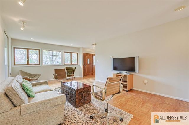 6 Waller Court, South Brunswick, NJ 08824