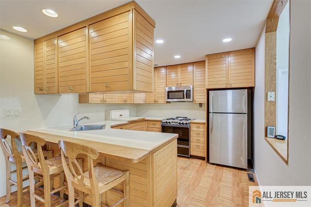 6 Waller Court, South Brunswick, NJ 08824