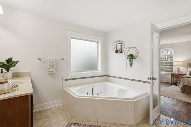 17554 Tree View Ct, Moseley, VA 23120