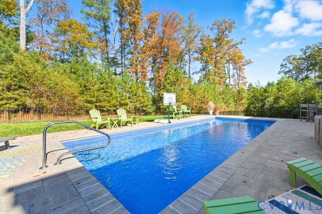 17554 Tree View Ct, Moseley, VA 23120