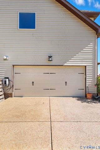 17554 Tree View Ct, Moseley, VA 23120