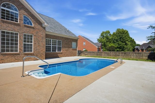 125 Windham Dr, Hendersonville, TN 37075