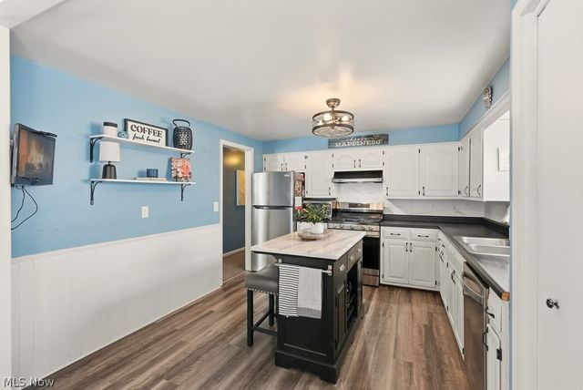 2190 Waterbury Drive, Uniontown, OH 44685