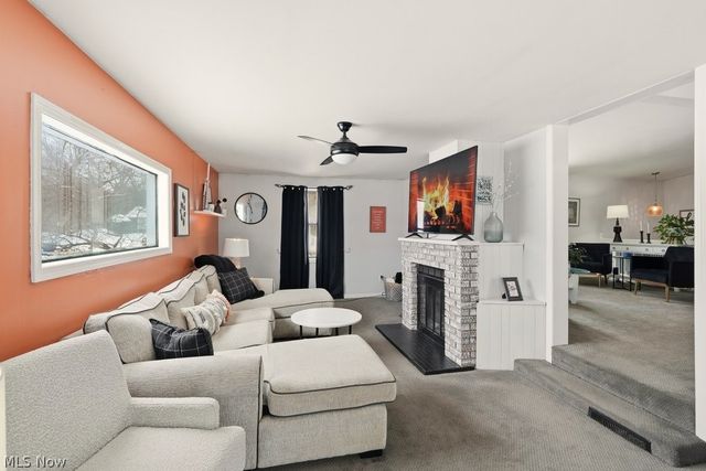 2190 Waterbury Drive, Uniontown, OH 44685