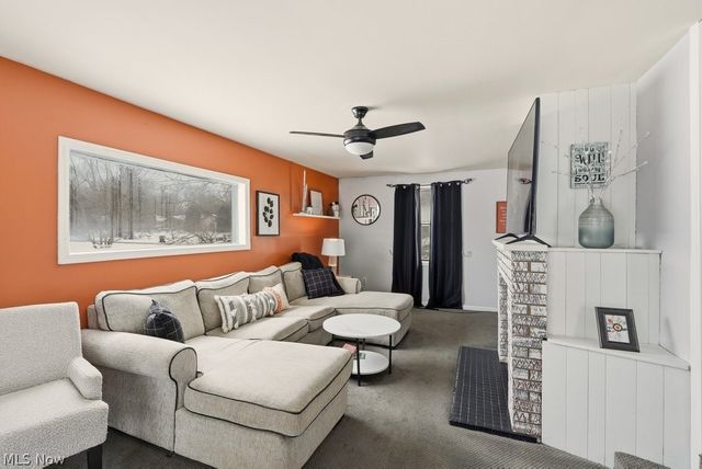 2190 Waterbury Drive, Uniontown, OH 44685