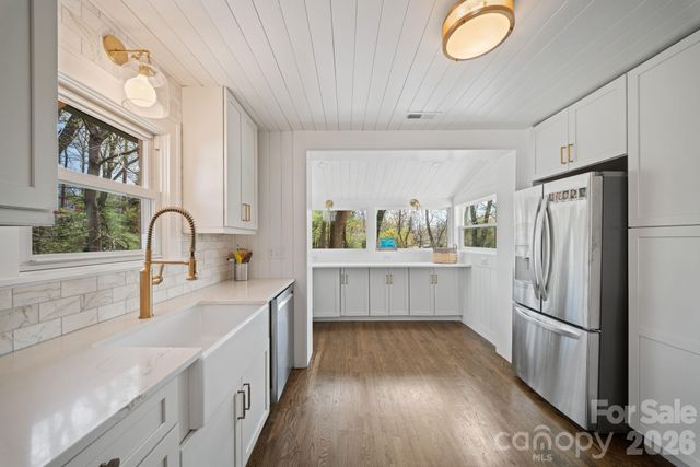 24 Dellwood Street, Asheville, NC 28806