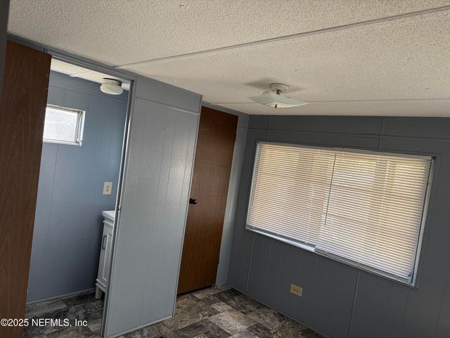 121 VENICE Drive, Interlachen, FL 32148