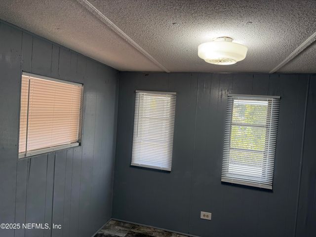 121 VENICE Drive, Interlachen, FL 32148