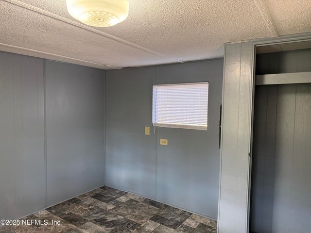 121 VENICE Drive, Interlachen, FL 32148