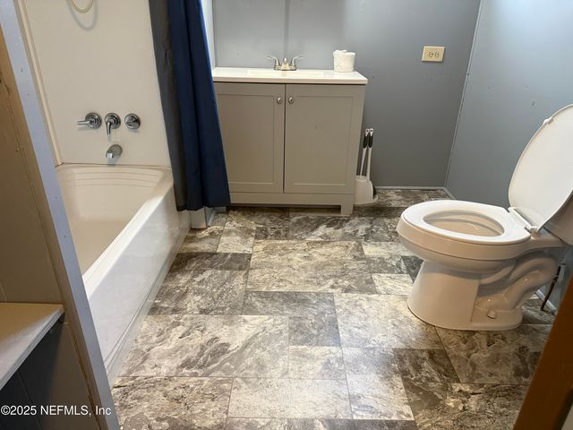 121 VENICE Drive, Interlachen, FL 32148