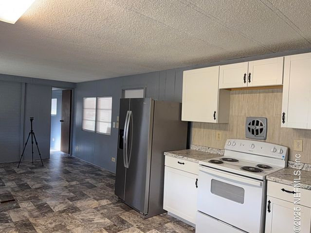 121 VENICE Drive, Interlachen, FL 32148