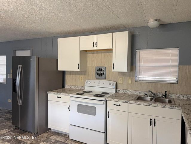 121 VENICE Drive, Interlachen, FL 32148