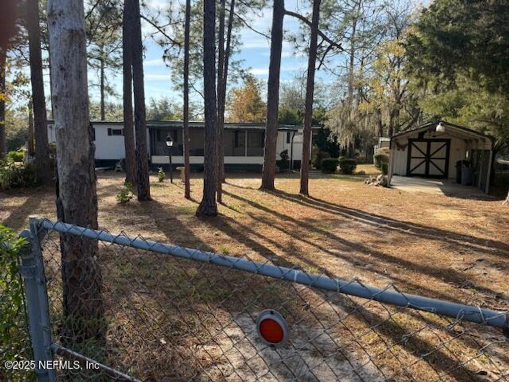 121 VENICE Drive, Interlachen, FL 32148