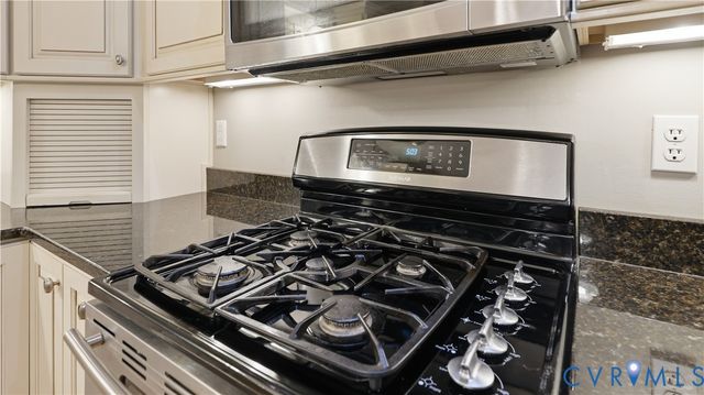 1809 Walthall Creek Dr, South Chesterfield, VA 23834
